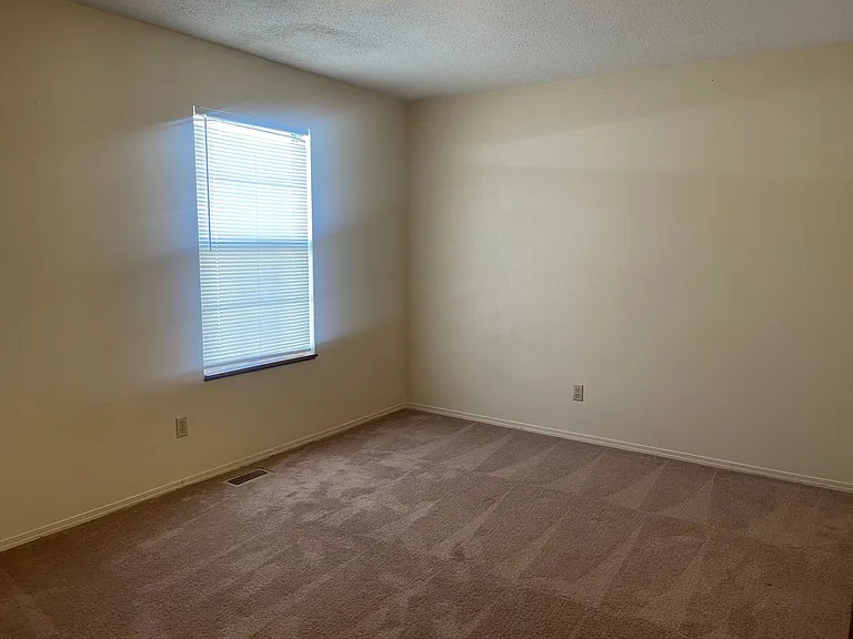 1300 W Hall St #1-24 — Photo 11