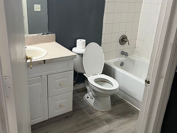 2nd image of 626 Orchid Dr Unit B