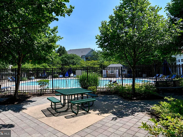 5121 Travis Edward Way #J — Photo 24