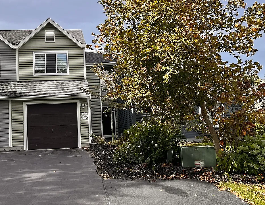 8242 Beehive Cir