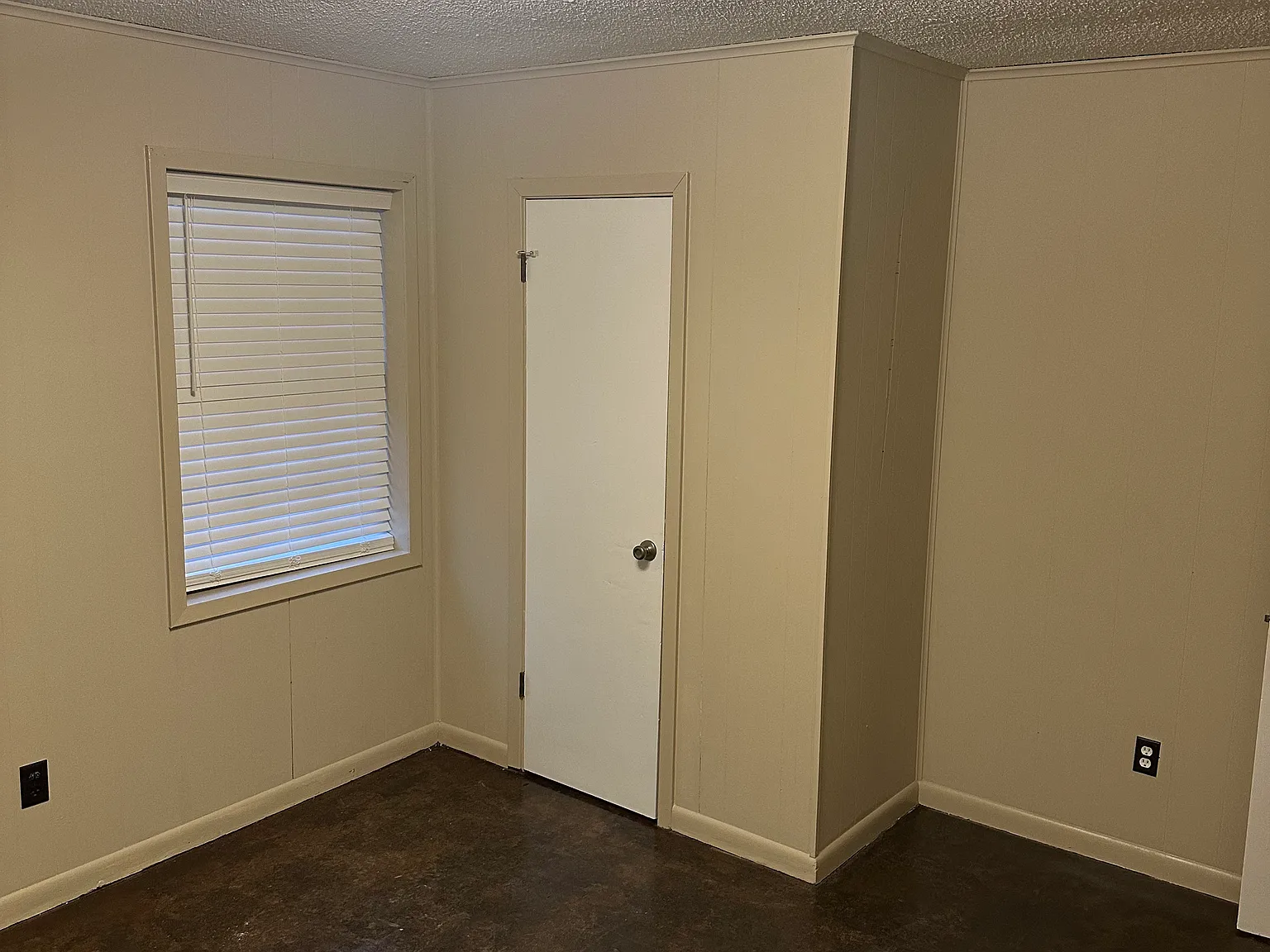 3 bed, 1100 sqft, $1,000 — Photo 4