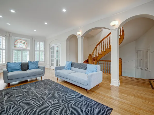 (undisclosed Address), Chicago, IL 60614