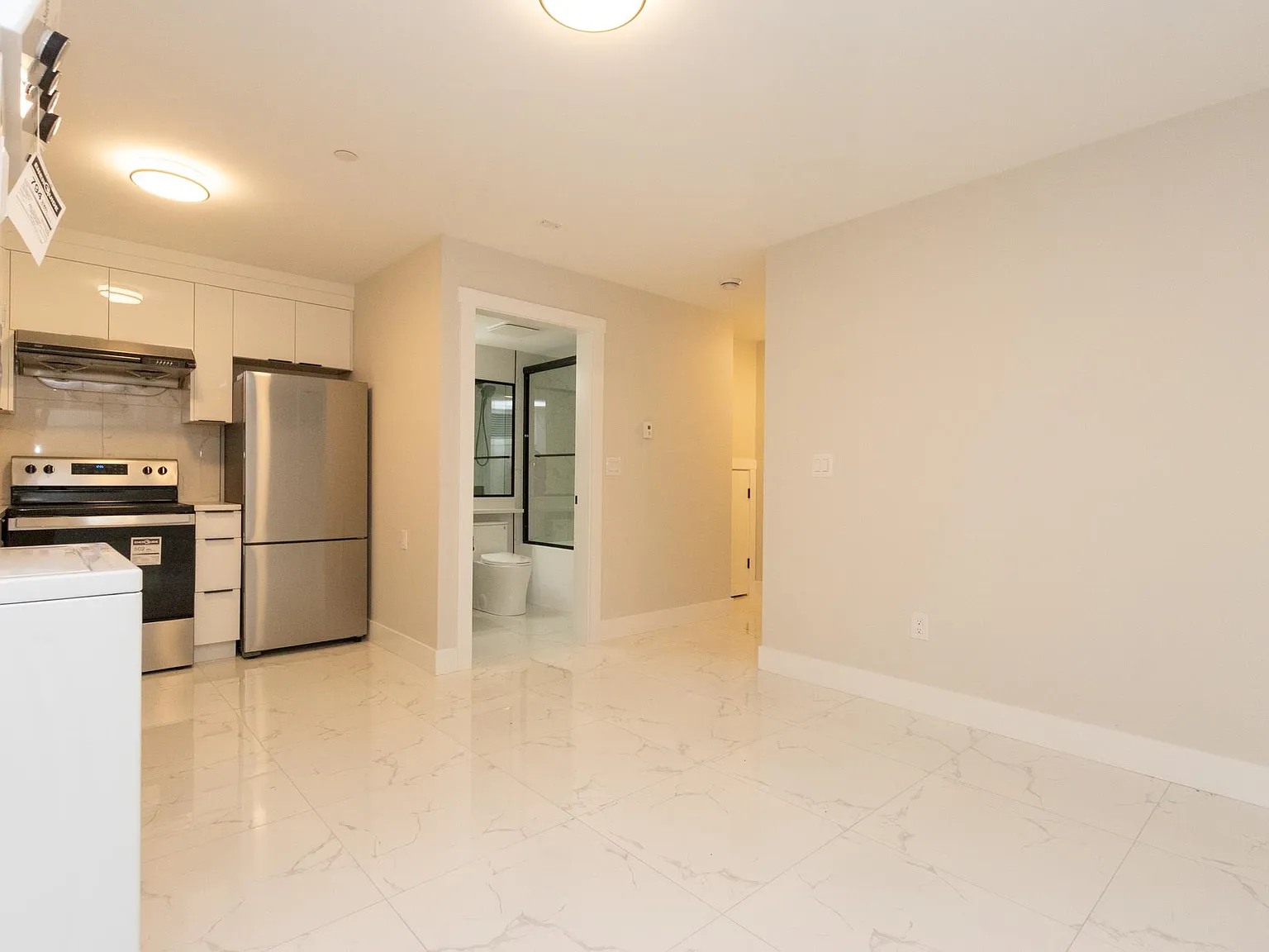 2 bed, 725 sqft, $2,000 — Photo 2