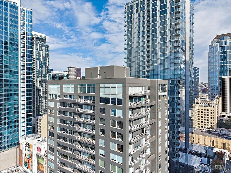 2nd image of 1415 2nd Avenue #1404
