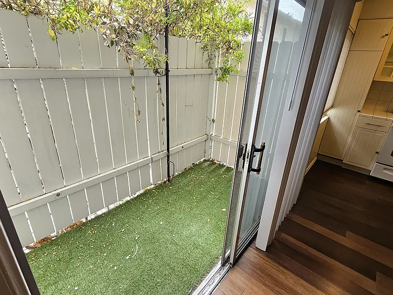 2130 N Beachwood Dr #3 — Photo 7