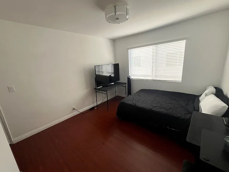 315 S Chandler Ave #B — Photo 4