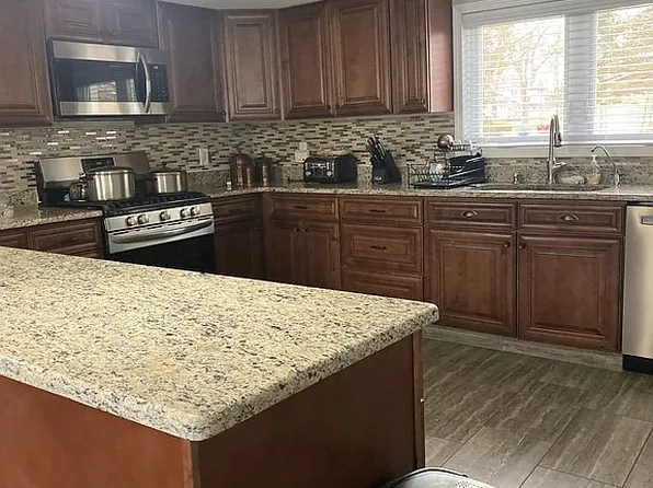 3700 Green Lake Rd, West Bloomfield, MI 48324