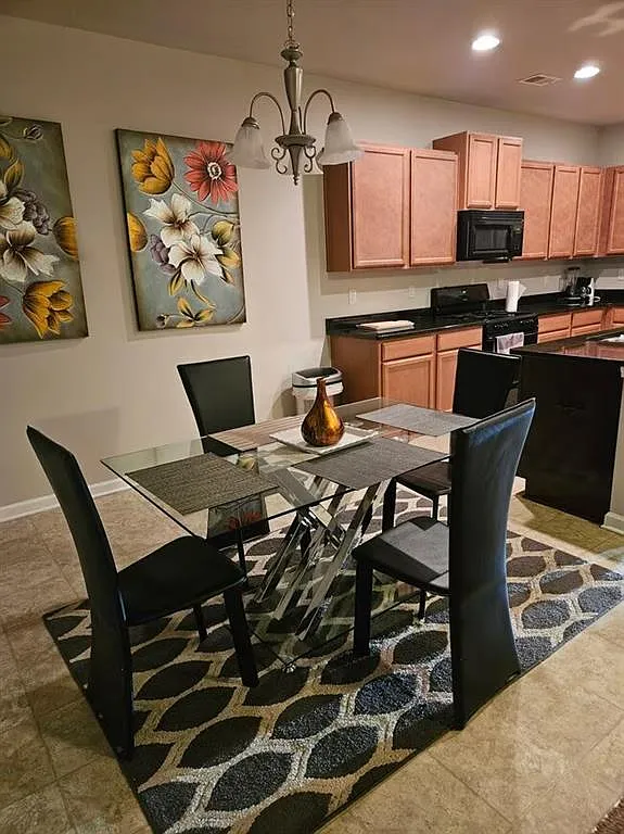 3 bed, 2.5 bath, 2004 sqft, $2,500 — Photo 2