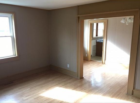 3rd image of 1603 E Myrtle Ave