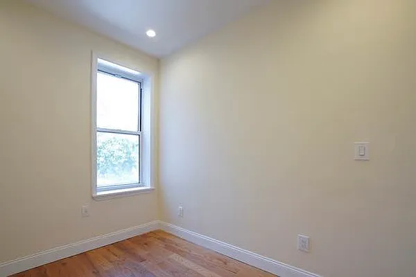 Rented by EXR | media 22