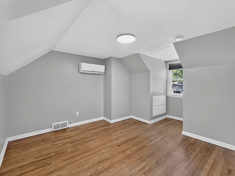 7318 Rosewood St — Photo 35