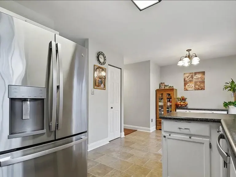 813 Jubal Way — Photo 7