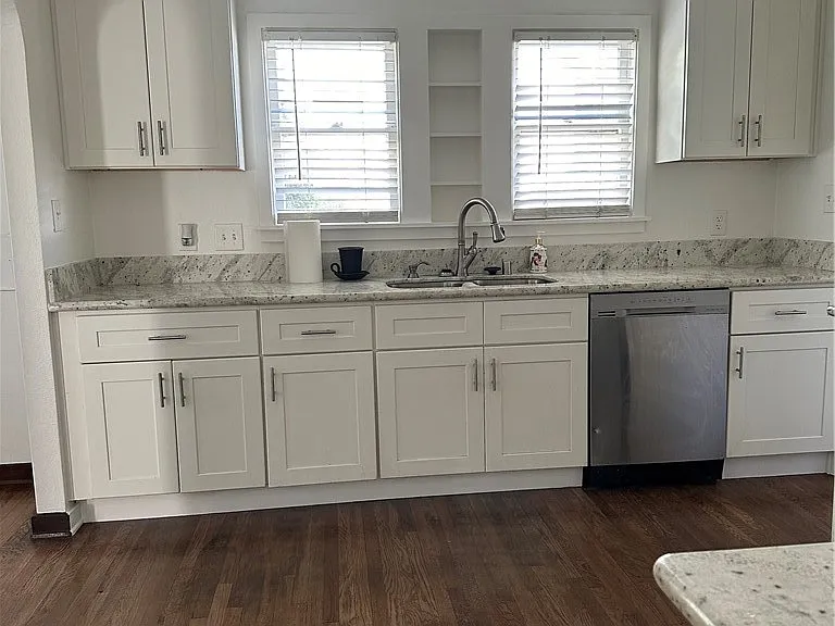 1054 N Euclid Ave — Photo 15