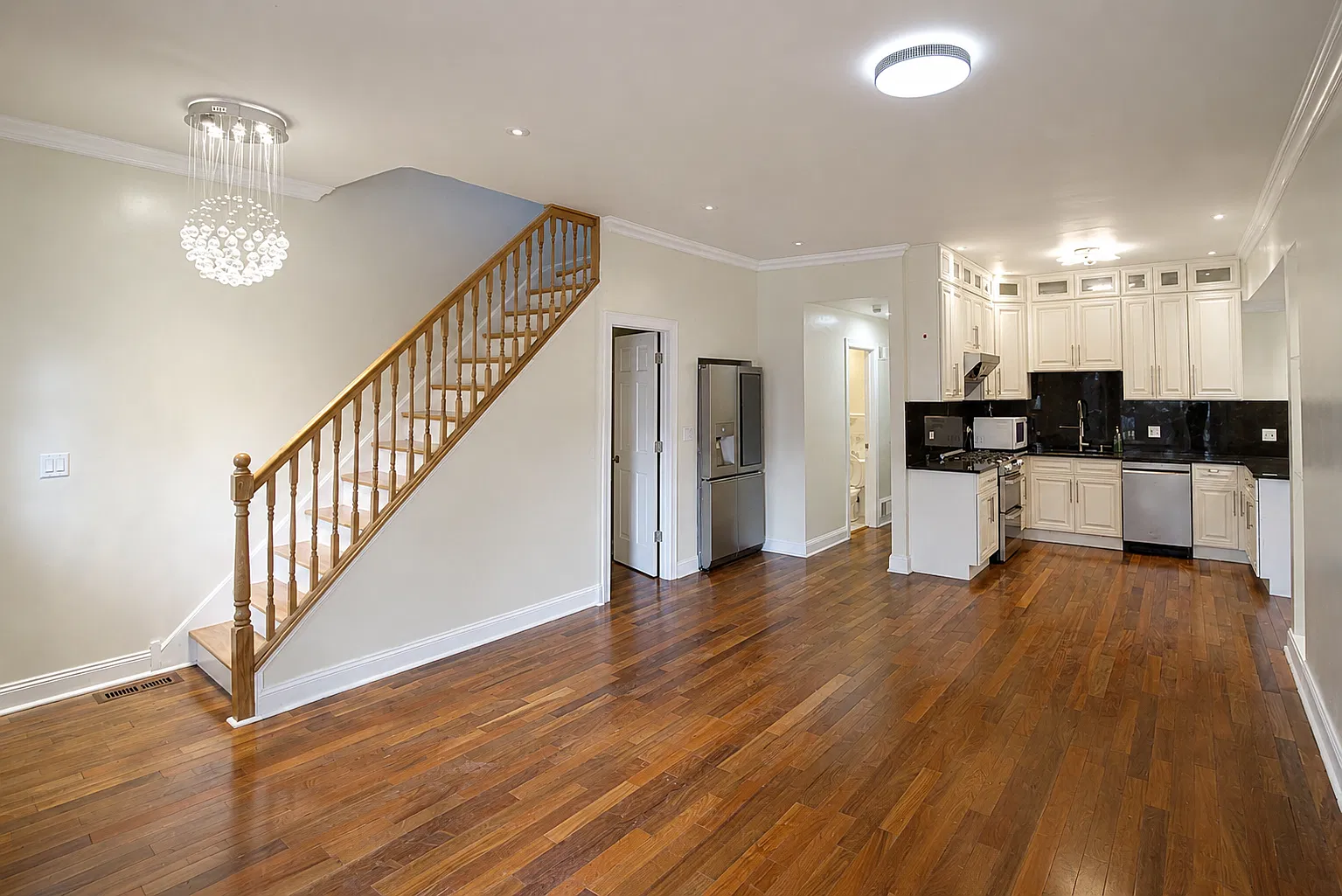 4 bed, 4300 sqft, $5,200 — Photo 3