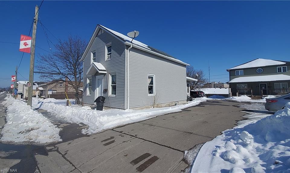 2nd image of 16 Pine St S