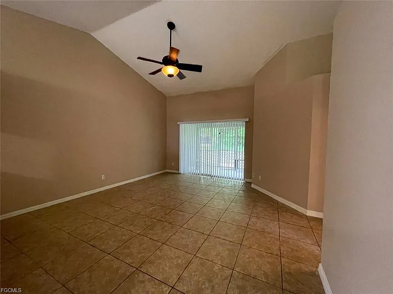908 W Cape Coral Pkwy — Photo 7