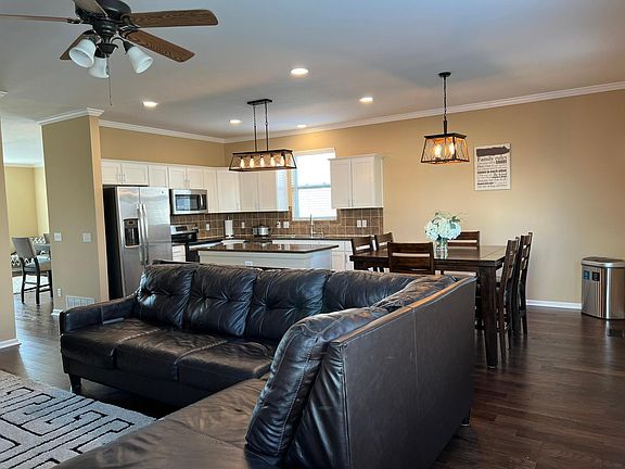 3rd image of 2306 S River Rock Dr