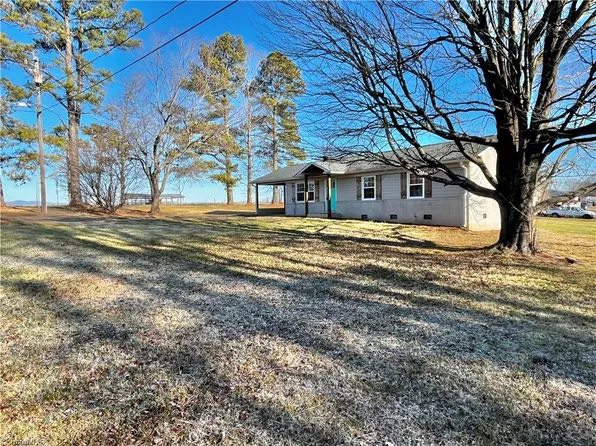 107 Snow Hill Dr, Dobson, NC 27017