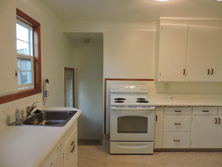 1714 Hunt Ave — Photo 8