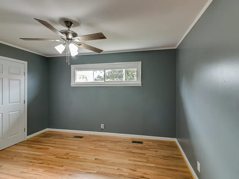 131 E Lake St — Photo 5