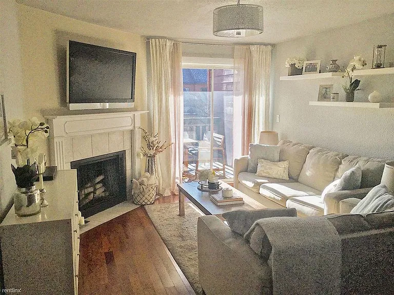 447 Wright St #215 — Photo 1
