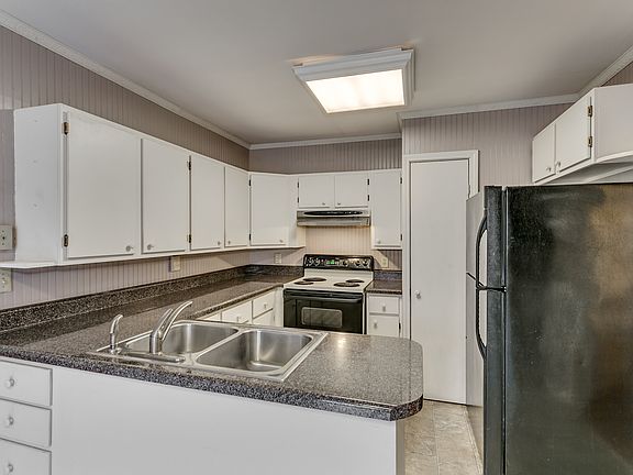 5th image of 231 30th St E
