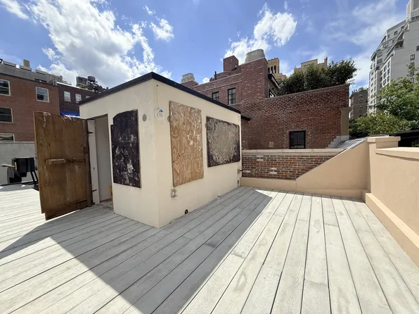 140 E 74th St #1, New York, NY 10021