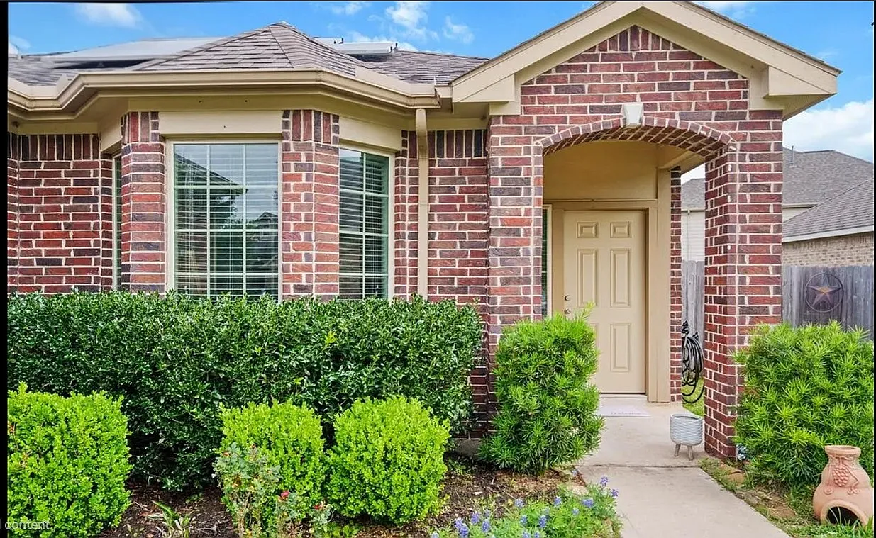 4 bed, 1889 sqft, $2,000 — Photo 3
