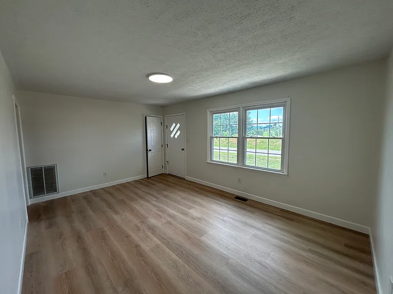 29396 Lanier Dr — Photo 9