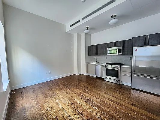 3rd image of 68 Livingston St #2E