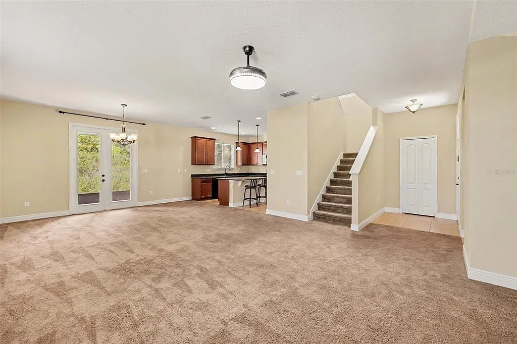 4 bed, 2.5 bath, 2028 sqft, $2,400 — Photo 4