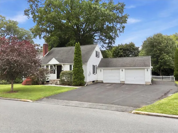 467 N 8th St, Stroudsburg, PA 18360