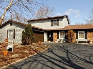 1090 Kingwood Ln, Lake Zurich, IL 60047
