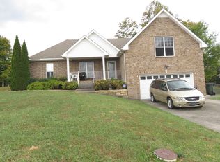 749 Hunters Crossing Ln, Springfield, TN 37172