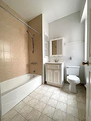 4th image of 2350 Broadway #932
