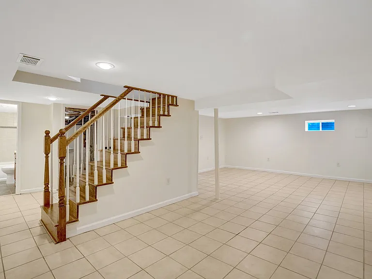 510 E Windsor Ave — Photo 6