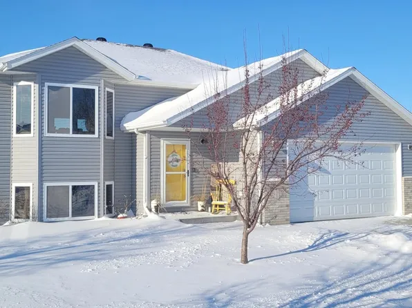 3907 13th St S, Moorhead, MN 56560