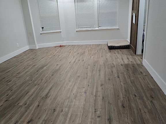 3rd image of 218 Kansas St