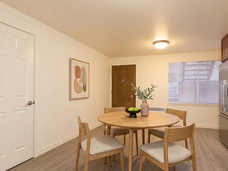 Phinney 12 Apartments — Photo 6