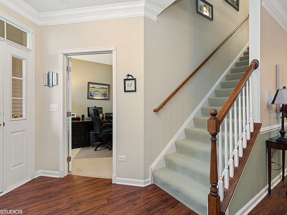 3rd image of 1037 Broadmoor Dr