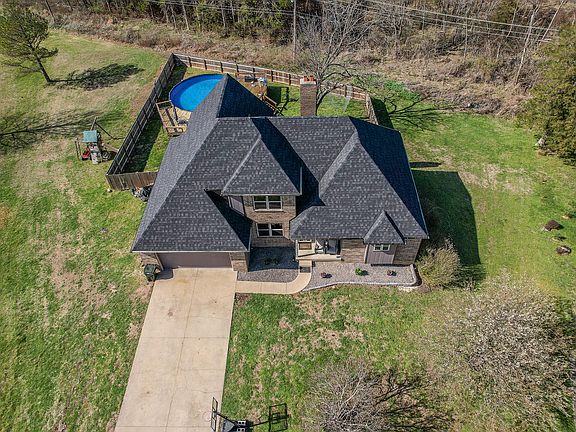 2nd image of 433 Coachlight Drive