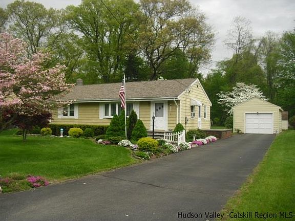 3rd image of 116 Barclay Ln