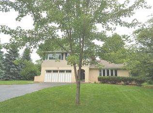 13N421 Chisholm Trl, Elgin, IL 60124