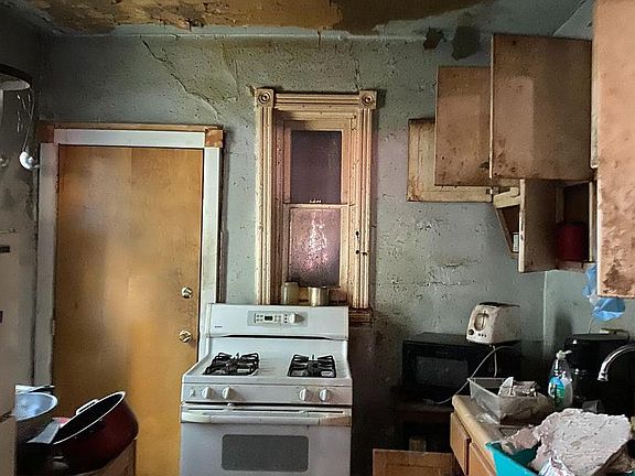 4th image of 1019 N Pallas St