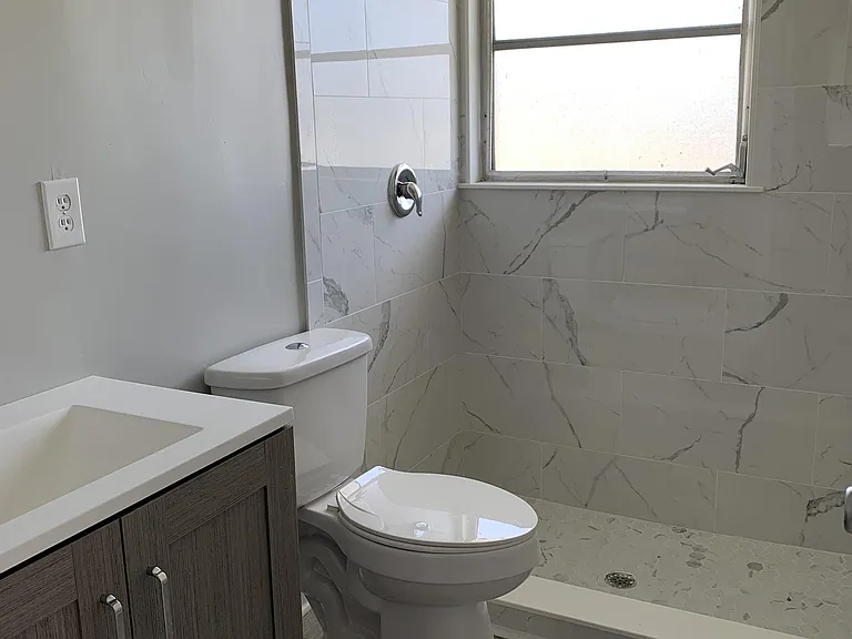 1920 W Lakeview Blvd #1 — Photo 17
