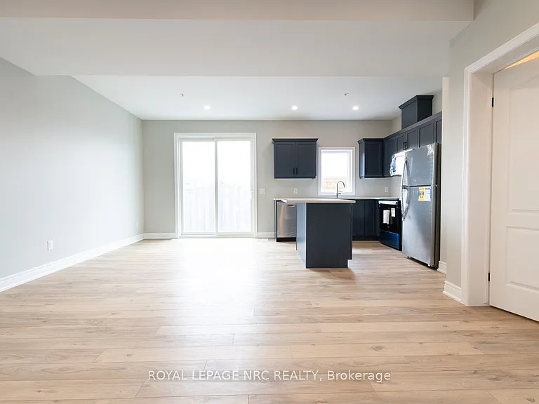 121A Moffatt St #21 — Photo 5