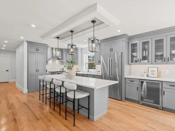 18 Druid Hill Ave, Burlington, MA 01803
