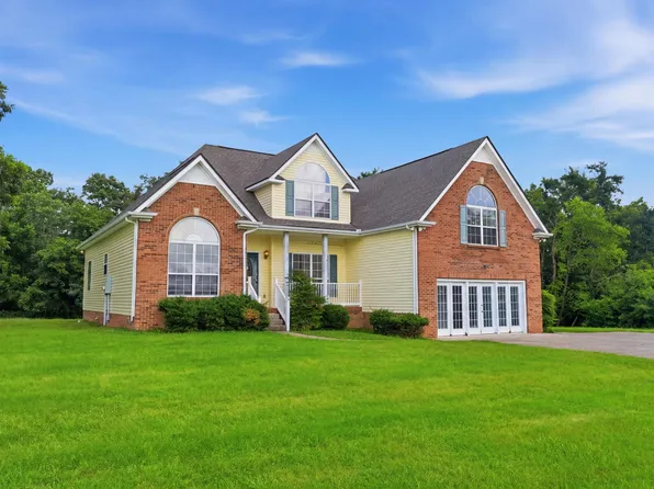 813 Shun Pike, Cottontown, TN 37048