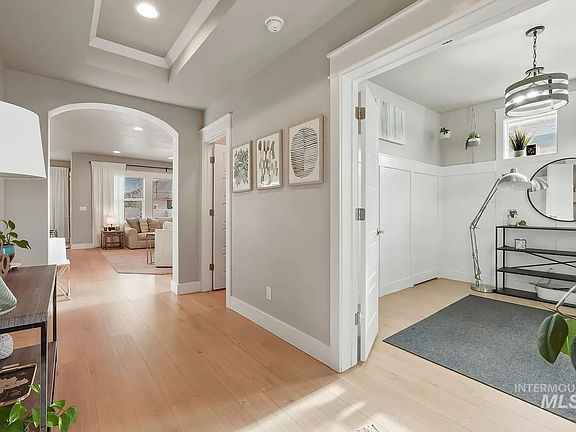 4th image of 774 E Andes Dr