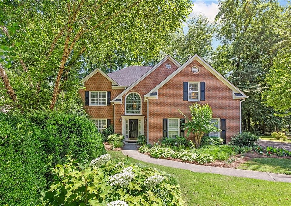 1st image of 2404 Westport Cir SW